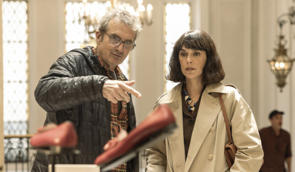 Netflix ha comenzado en Bizkaia el rodaje de El niño, la nueva película escrita y dirigida por Mariano Barroso. La cinta, basada en la novela homónima de Fernando Aramburu, está protagonizada por Karra Elejalde y Belén Cuesta, dos de los rostros más reconocidos del cine español. Netflix ha comenzado en Bizkaia el rodaje de El niño, la nueva película escrita y dirigida por Mariano Barroso. La cinta, basada en la novela homónima de Fernando Aramburu, está protagonizada por Karra Elejalde y Belén Cuesta, dos de los rostros más reconocidos del cine español.