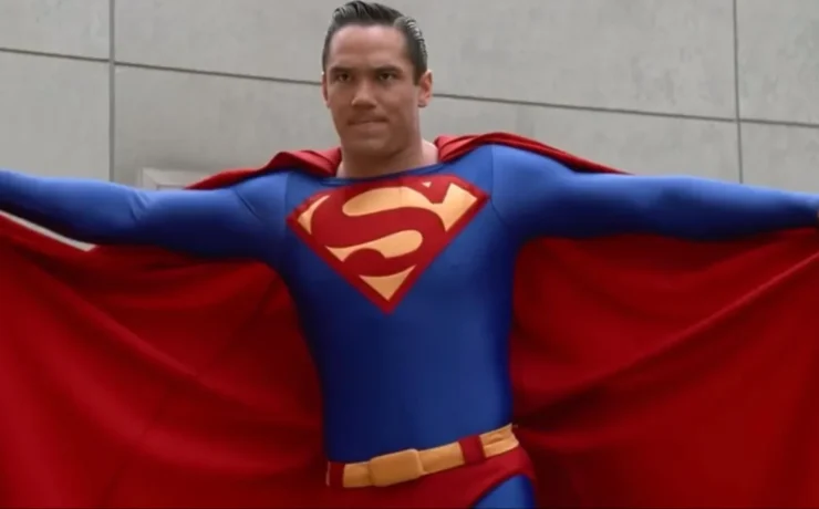 Dean Cain, recordado por interpretar a Superman en los 90, ha generado polémica al criticar duramente el enfoque woke de James Gunn.